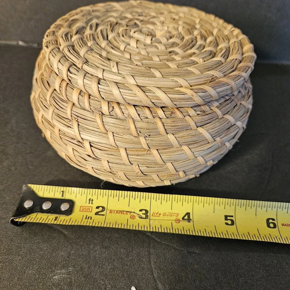 Vintage‎ Small Handwoven Rattan Straw Wicker Basket With Lid Lidded